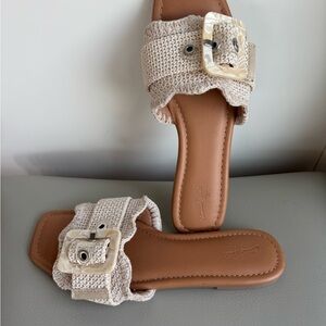 Universal Thread New Cream Ruffle Sandal w/mother of pearl look buckle